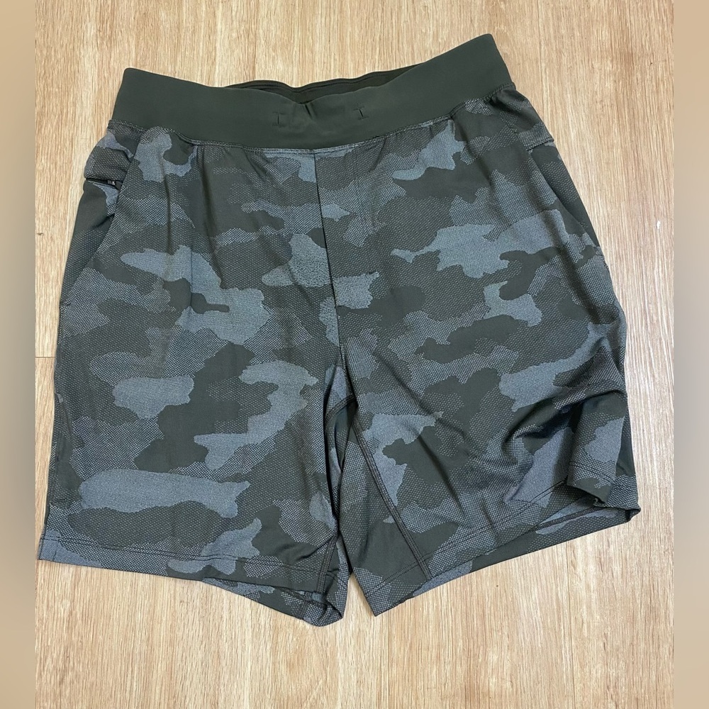 lululemon athletica Men's Camouflage Athletic Shorts - Dark Green/Gray